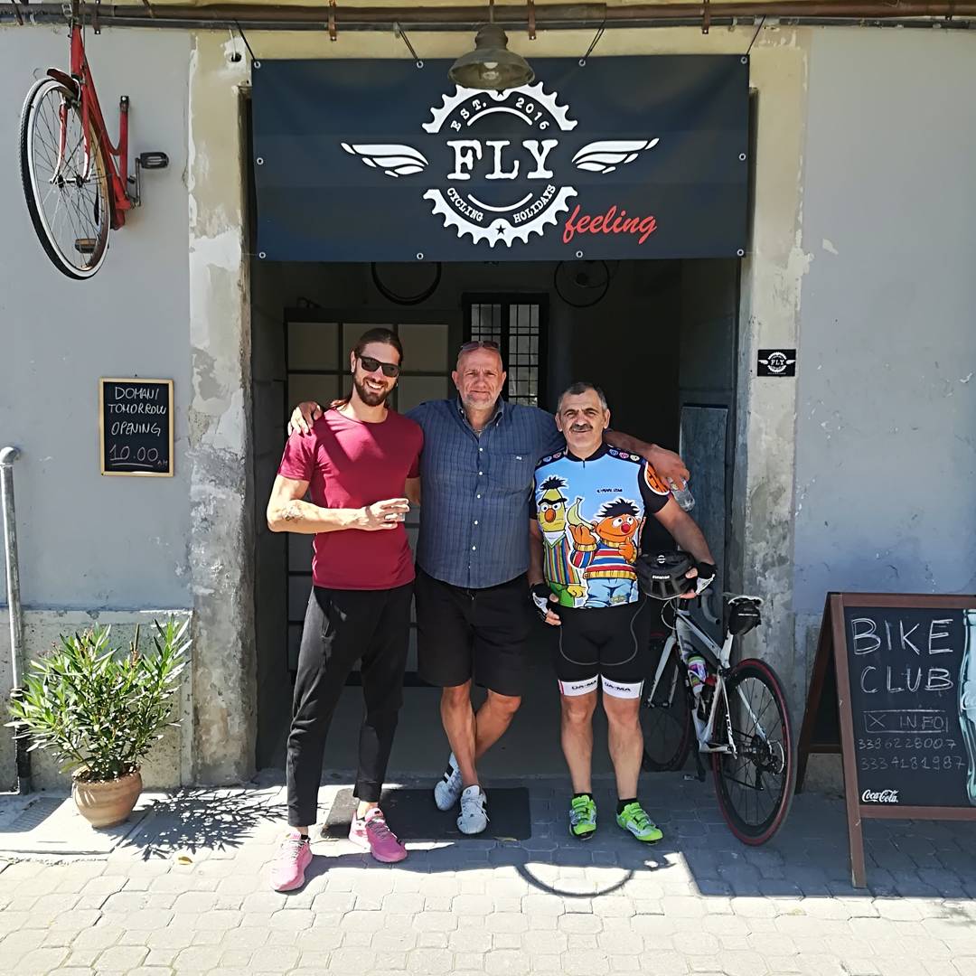 FLY_Holidays's tweet photo. I nostri FlyFeelingFans!! #n1 #FlyFeeling! #ilCorazziere #BikeTour #BikeHolidays #BikeClub #BikeCafe #Cycling #Ciclisme #Ciclismo https://t.co/U3JZf497gF