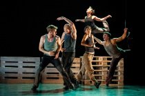 SeeingDance's tweet photo. Recommended @ZOOvenues Southside - Wind Up by @420PEOPLE_dance. Lots of energy, lots of wooden pallets &amp; humour too. https://t.co/1fFP3avhCF https://t.co/sSRT6VInUF
