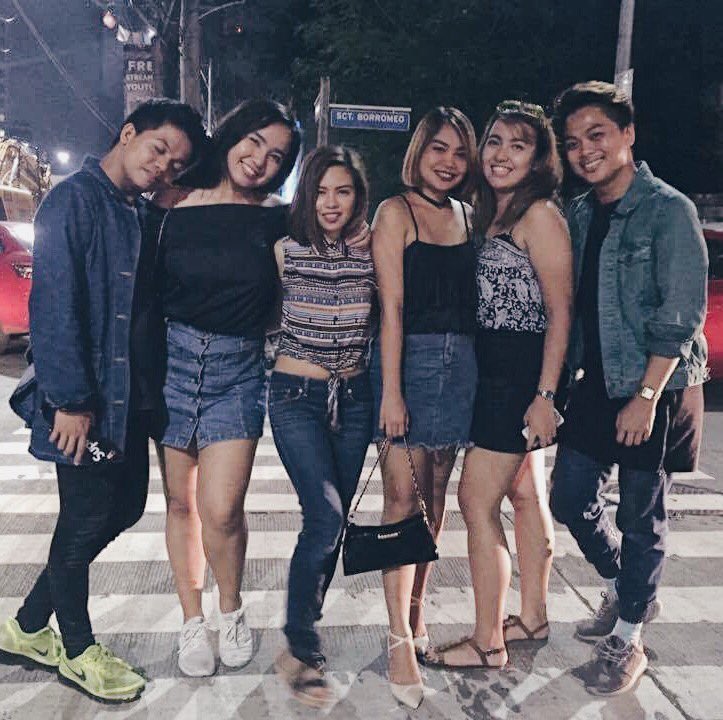 marsiyuuu's tweet photo. part one of my birthday celebration w/ my #SESquad. love you bees ❤️ https://t.co/fdbage7sXb