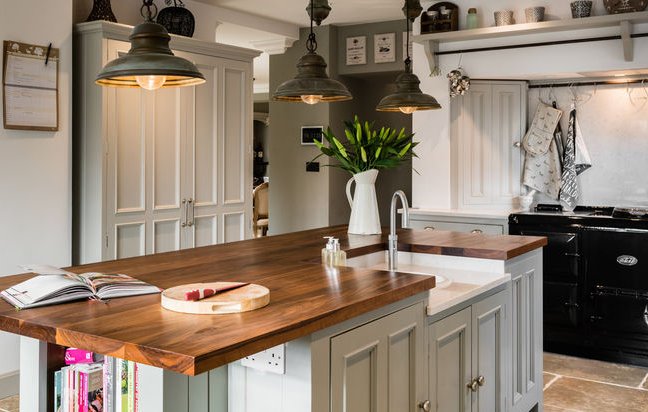 “Classic country style – but not too twee” – this kitchen in a nutshell  po.st/MKKuLy