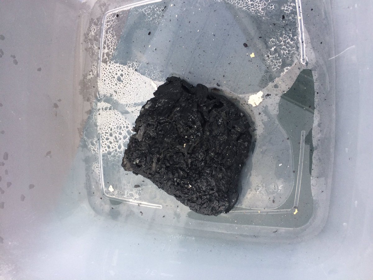 Brokstukken brand #madameecuriestraat #alkmaar in de Dionestraat te Oudorp! <a href="/vrnhn/">Veiligheidsregio NHN</a>