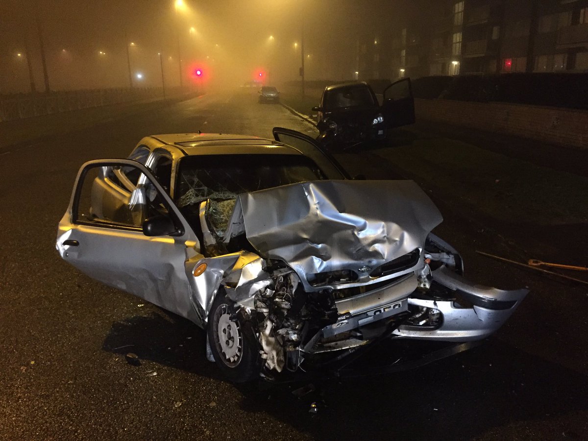 NWmwaypolice's tweet photo. Be responsible, stay off the phone, dont make someone else pick up the pieces #donttextanddrive #keepoutofreach https://t.co/wo9m4T5sp5