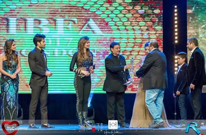 TackerPedia's tweet photo. Pictures of @karantacker with @krystledsouza and @karishma_tanna  at #IBFA2017 (7) https://t.co/GZ4SNrZnwd