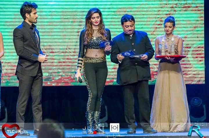 TackerPedia's tweet photo. Pictures of @karantacker with @krystledsouza and @karishma_tanna  at #IBFA2017 (7) https://t.co/GZ4SNrZnwd