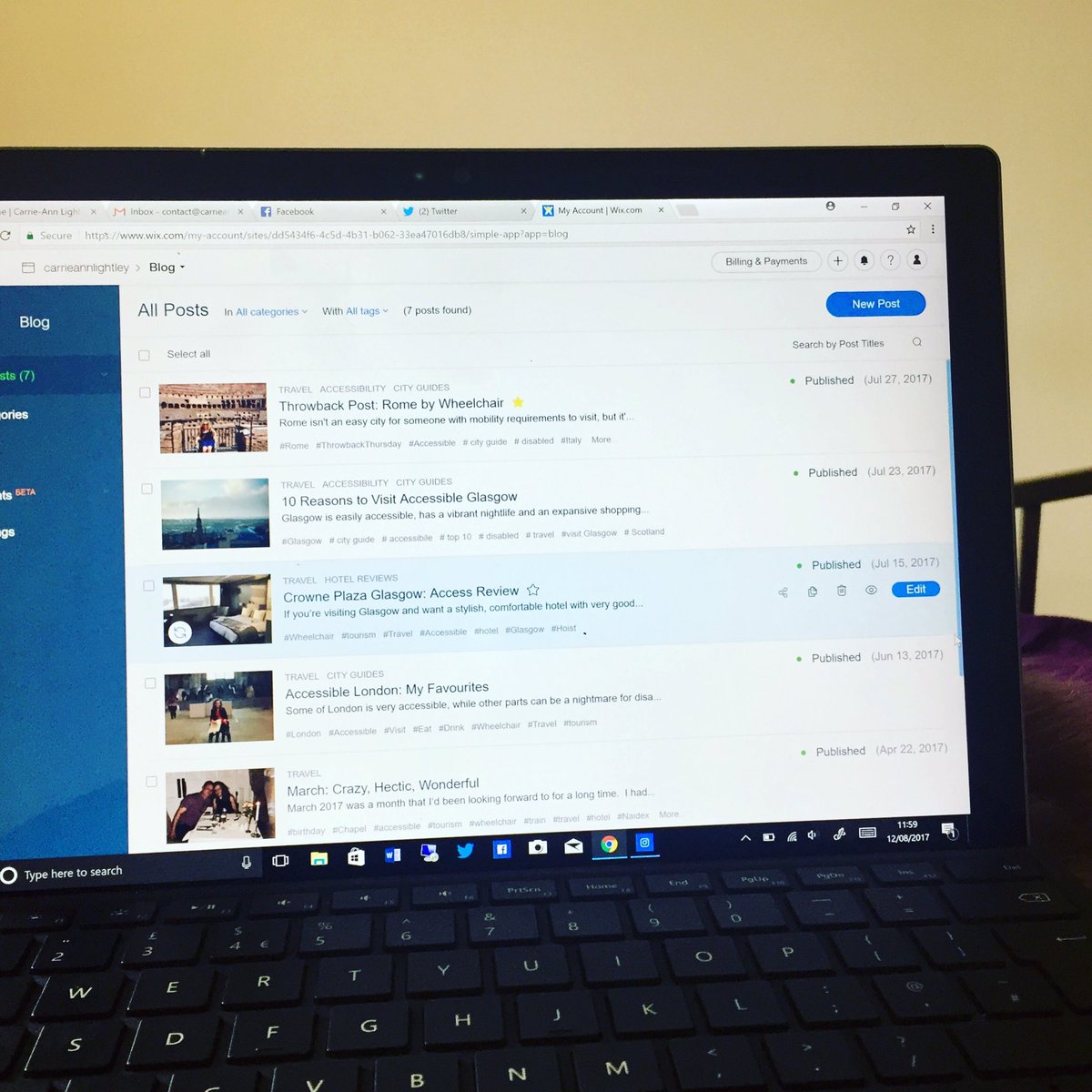 CarrieALightley's tweet photo. Making Saturday working comfortable... blogging from my bed #travelblogger #workinginbed #spoonie #disabled https://t.co/hTlsWLJ73Y