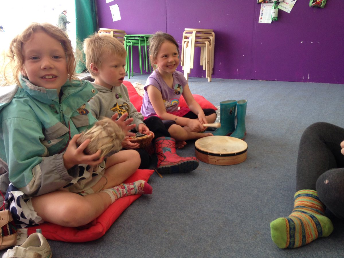 LlenPlant's tweet photo. Stori a sŵn efo Sian Miriam wedi dechrau!🎶 #steddfod2017 #GŵylLlênPlant https://t.co/HgZ3XAfqte