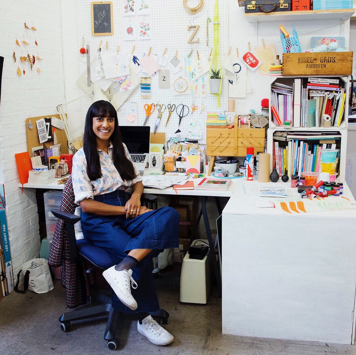 heartzeena's tweet photo. Happy weekend, this is where I'll be today, what are your weekend plans? #weekendworkspace #saturdaymorning #studio #London2017 https://t.co/TLZe5UdU1G