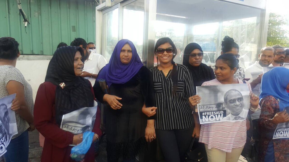 Simwarr's tweet photo. MP @SaudVillingili ge anbikanbalun Criminal Court Sarahadhdhu gai
@Roxeyna @a_nadraa
#FreeSaud Now! https://t.co/IBIZDP1mL3