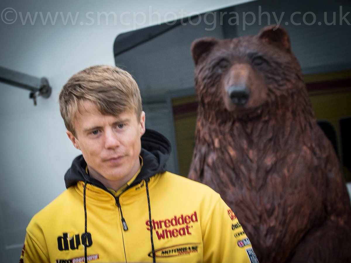 Look out <a href="/rorybutcher/">Rory Butcher</a> , it's behind you! <a href="/krcircuit/">Knockhill Circuit</a> @DunlopBTCC #btcc #knockhill <a href="/Motorbase/">Motorbase</a>