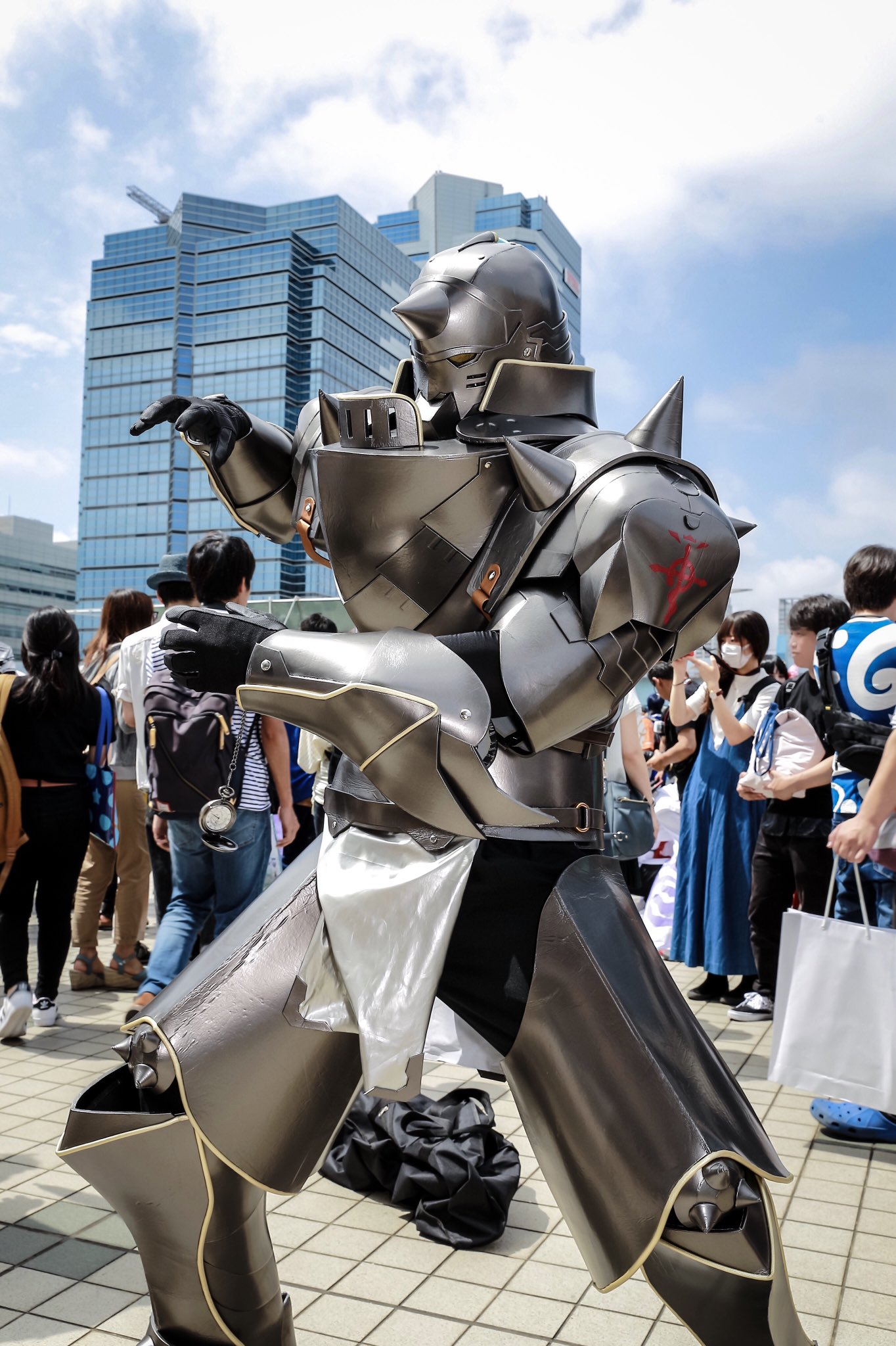 ハガレンのコスプレのクオリティ高いけど 炎天下でこのコスプレはすごい 話題の画像プラス