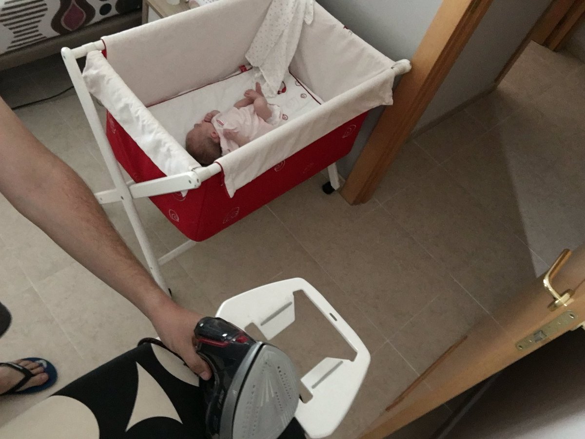 locodelmotor's tweet photo. Bnos días followers! Siento no decir nada antes, hoy ha sido una dura mañana de tareas; planchar, aspirar, fregar, cocinar. #papi3.0 https://t.co/Zc8KnJbx6O