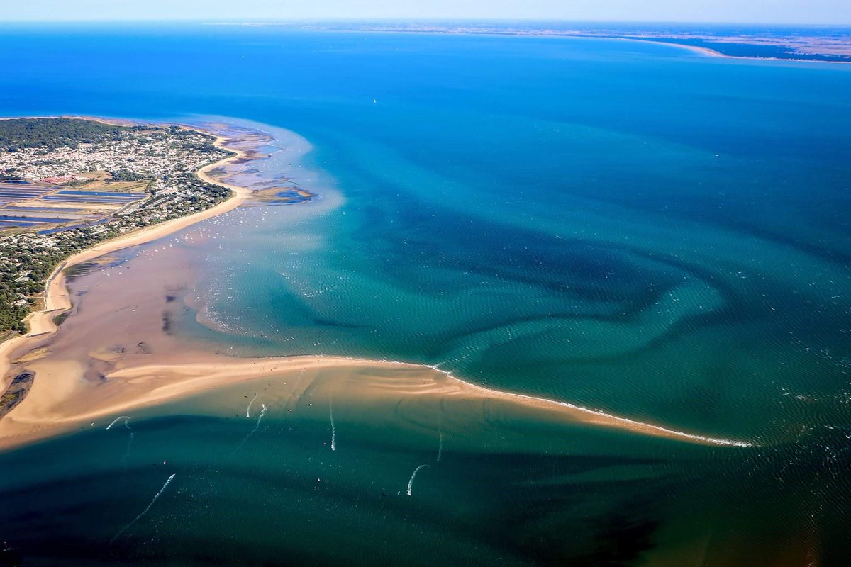 TNewTraveller's tweet photo. THE ÎLE DE RÉ: Where to spend the French Summer https://t.co/n48SKQFxpN via @mamalovesparis #paris https://t.co/KKDUKSj6wh