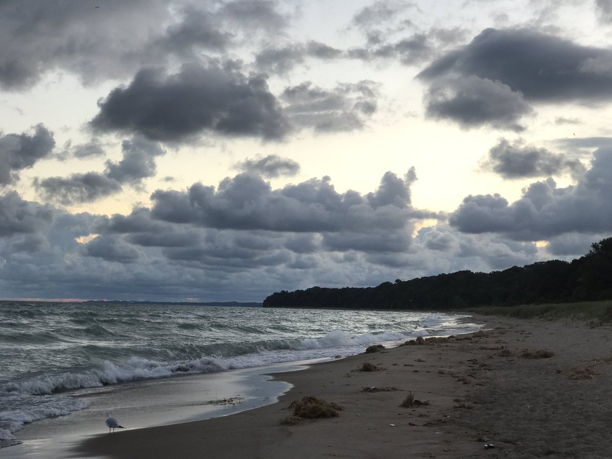 mkzm's tweet photo. Beautiful start to vacation; some miles in before my house is up. #vacation #unionpier #puremichigan https://t.co/fV1zroLu5t