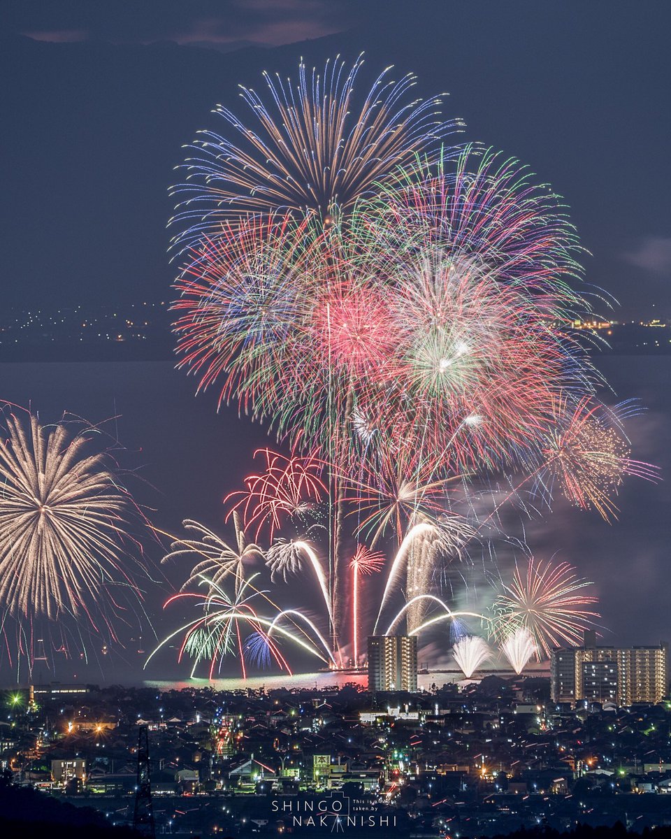 しんご 長浜 北びわ湖大花火大会 まだ載せてなかったのあったので遅ればせながら 超望遠での撮影は初めてでしたが霞が少なく綺麗に出てくれました 滋賀 長浜 北びわ湖大花火大会 T Co Beaovus2rt Twitter