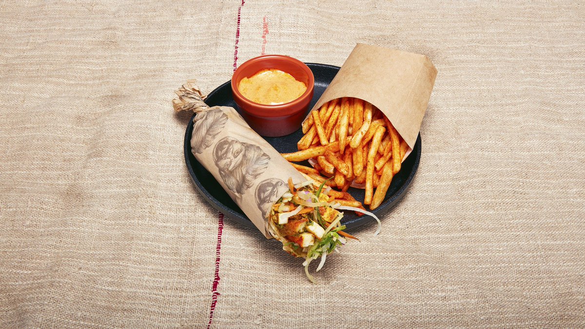 motudelivery's tweet photo. Leave the chicken balti pies in the stands, we've got better ideas 🌯⚽️🌯⚽️🌯 #MotuDelivery https://t.co/RY04xH89z9