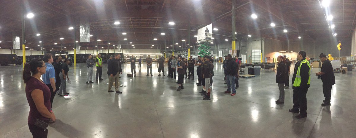 TonyCampbell33's tweet photo. Division manager Mike Pearson talking with the Hayward village preload on the first day of Saturday ground. #norcalupsers #saturdayground https://t.co/FVHND4I78A