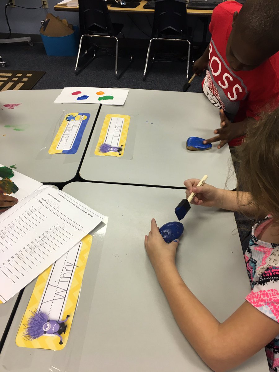 kdahl97's tweet photo. This year is going to "rock".We painted rocks with MSE '17-18.#MSE2ndgradetogether #rockhiding #rockfinding https://t.co/6GXgY6igcZ