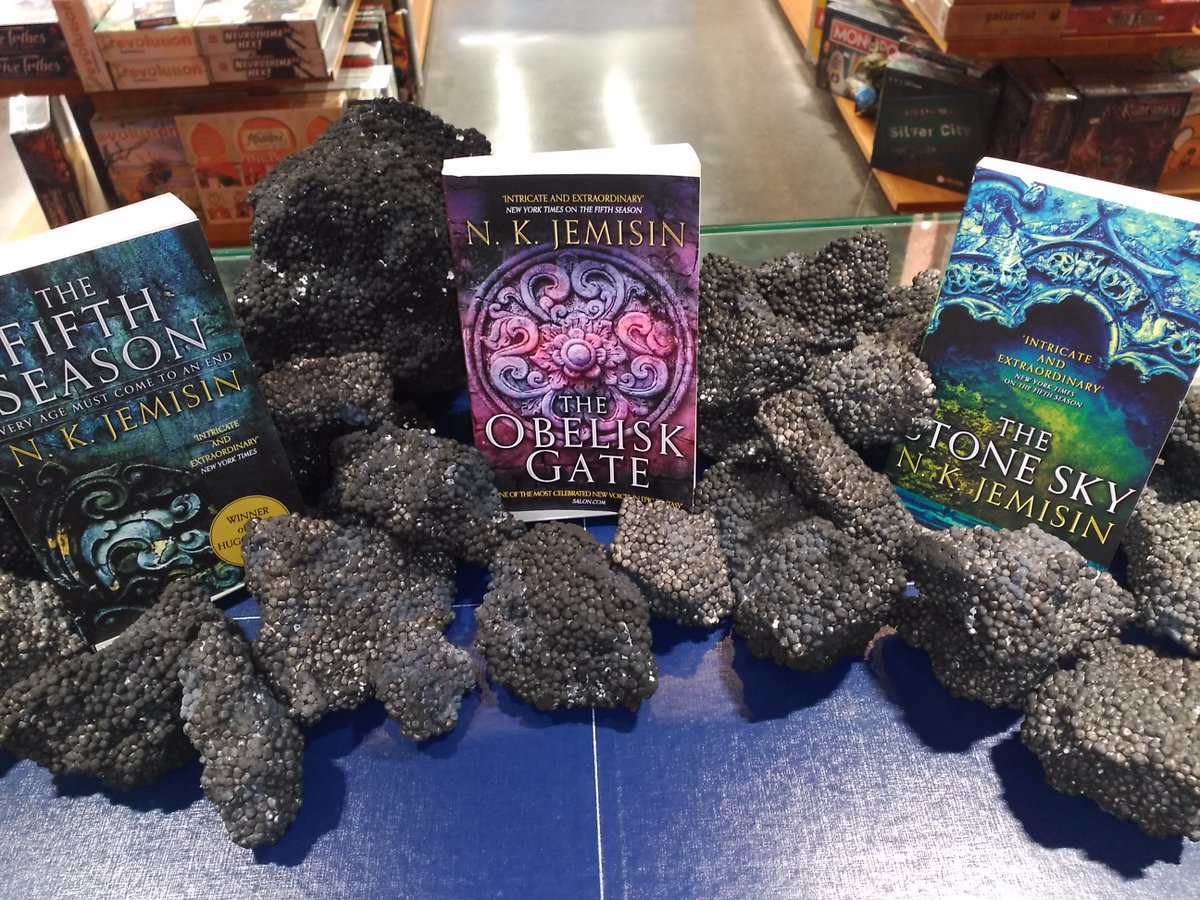 GigameshEng's tweet photo. Congrats to the amazing #HugoAwards2017 winners! Check out our present selection at @GigameshTienda https://t.co/stSk15gxca