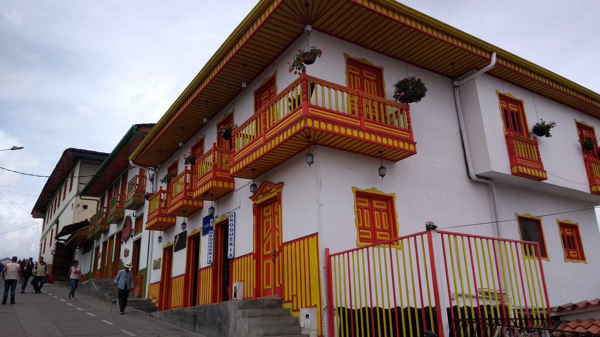 tatanGeorge's tweet photo. No podemos dejar que en Risaralda desaparezcan  más fachadas. https://t.co/I0eKCODDrX