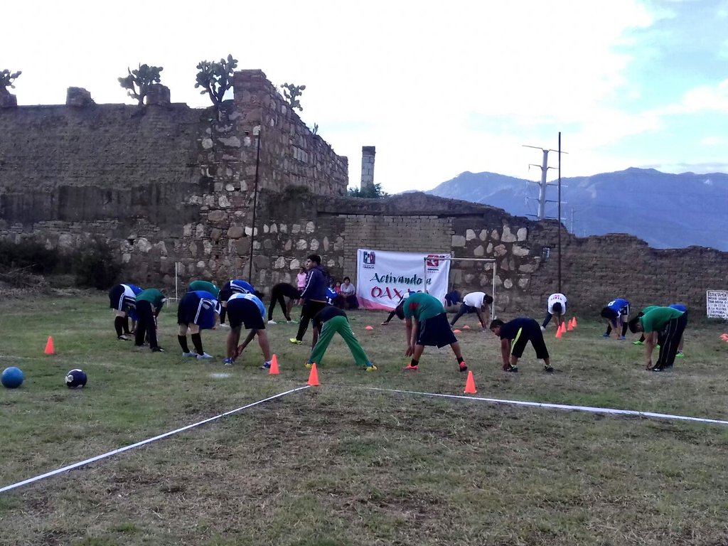 belenmoralesb's tweet photo. En el #DíaInternacionalDeLaJuventud en la Ex Hacienda el Rosario, realizamos una #ActivaciónFísica buscando crear el hábito del ejercicio. https://t.co/vSQaPe18J0