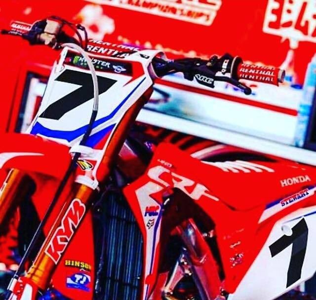 kellenbrauer's tweet photo. Side note:

People wanted JS7 to be on Honda this year after KR94 crash. 
Well, this bike will exist now since Seely will be #7 at MXdN 😂 https://t.co/81gqjObXWH