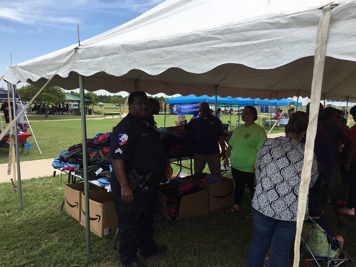 ghpd_chief's tweet photo. Back to School Bash in Glenn Heights &amp; Family Festival underway in Glenn Heights! @GlennHeightsTX @GlennHeightsPD https://t.co/NI4flaNkGo
