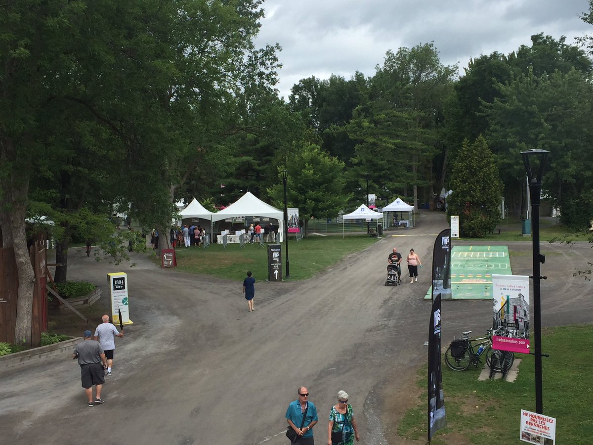 IledesMoulins's tweet photo. La 21e édition du Festival vins et histoire de Terrebonne est officiellement lancée! Bonne dégustation! #FVHT https://t.co/cOnFe1pfax