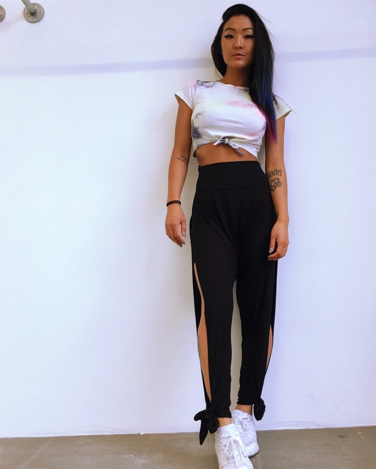 The_Lyddz's tweet photo. I feel like a genie in these pants 😊 .
.
.
.
.
.
.
#lydiapaek #thelyddz #genie #sheinofficial #tattoos #tiedye https://t.co/sNF9K4SxpD