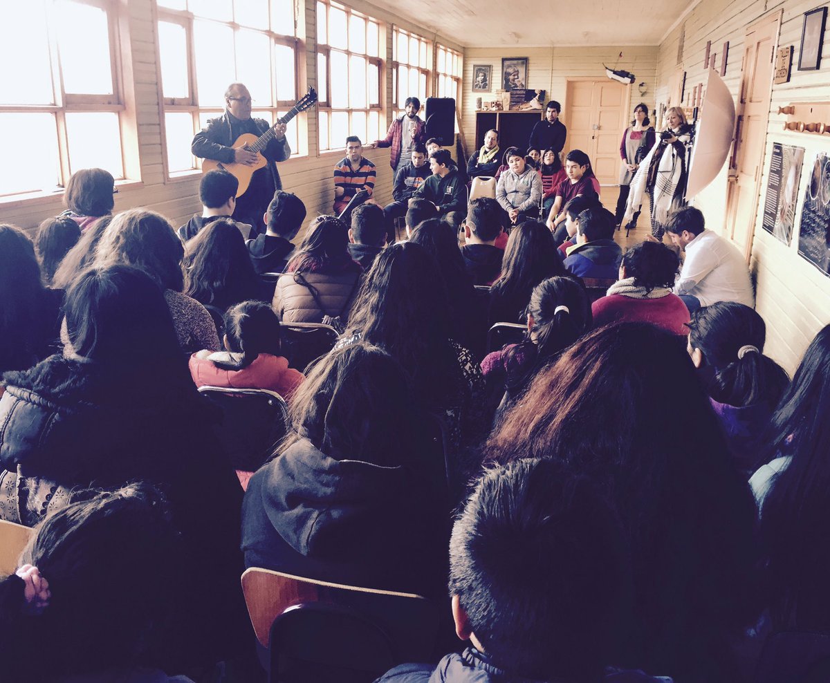 Oscarmendozza's tweet photo. Concierto educativo en la Escuela Patrimonial de Lingue #Chiloé @CulturaLosLagos @Chiloeconcert @rrppcastro #Cultura https://t.co/Hlunjcz5IQ