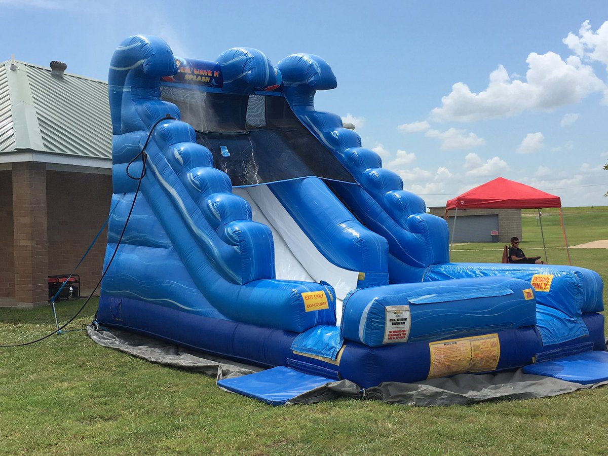 ghpd_chief's tweet photo. Plenty of fun for the family at the @GlennHeightsTX Back to School Bash &amp; Family Festival! @GlennHeightsPD  @GlennHeights_FD https://t.co/oUZLhc0Y0c