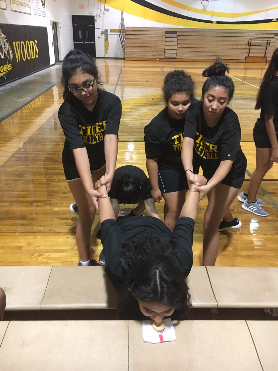 AthleticsSwhs's tweet photo. Tiger Volleyball Team Building #ALLMEANSALL #GoldStandard2017 https://t.co/CCEAZ50PaT