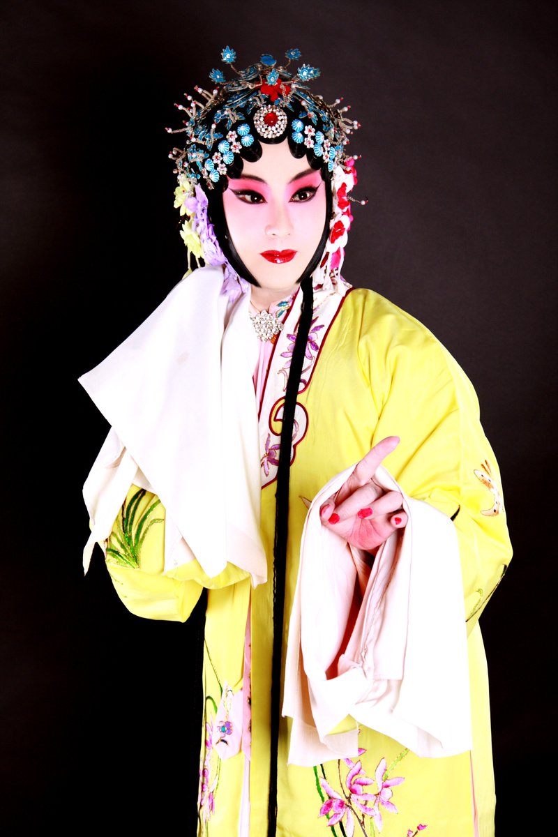 2020seattle's tweet photo. 京剧“男旦”即“男扮女妆（并非反串）”是戏曲表演行当的类型之一。在中国古典演剧史上它却曾是一个重要存在和主流构成。20世纪上半叶，京剧“四大名旦”的出现是男旦艺术最高成就的形象符码。而且其呈现出卓越的技术、技艺，除了给人以美的享受的同时，背后所蕴含深刻的社会文化内涵也同样发人深省 https://t.co/7AggaUAiCm