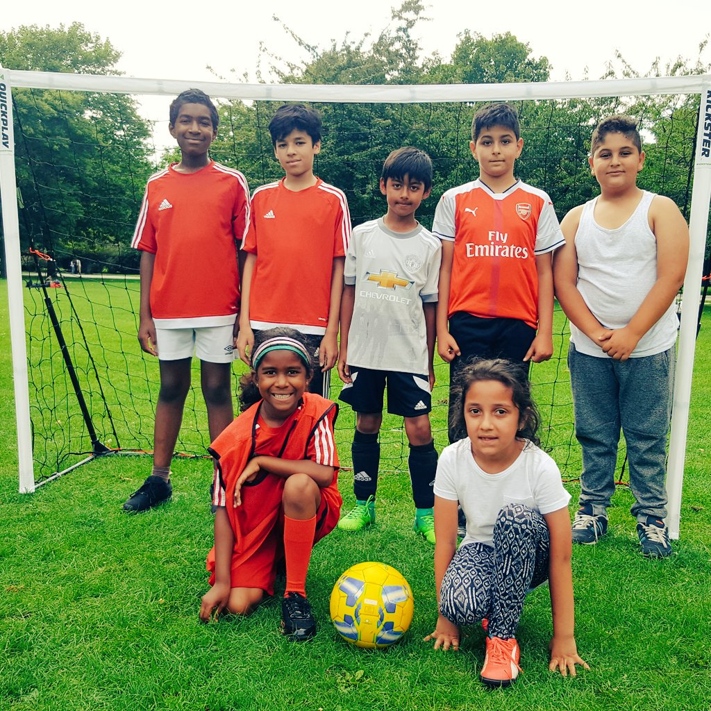 EliteStylesSS's tweet photo. Great session today at #victoria park. Come along and get involved!! every Saturday 3pm-4.30pm. All abilities welcome. #Hackney #Football https://t.co/V81dOys51j