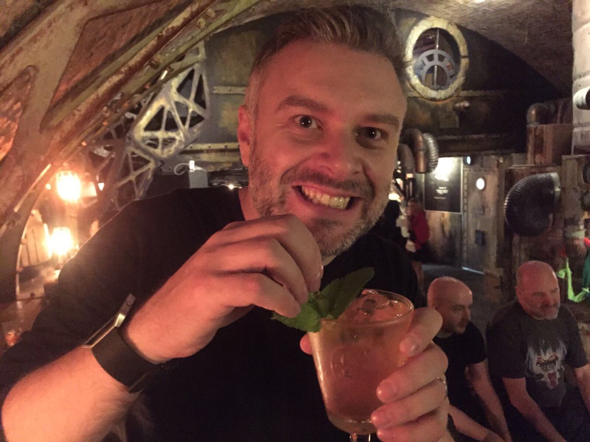 davidthewalker's tweet photo. Date night at the Chamber of Flavours. Just about to enter the machine! 😬#CoFv2 https://t.co/5uxRY2JGut