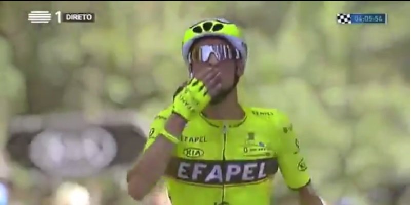 Notizie_dalWeb's tweet photo. 🇵🇹#VoltaPortugal 2017 🇵🇹#Barbio vince la 7^ tappa 🇮🇹 #Nocentini secondo nella generale https://t.co/tPyaLErBAF https://t.co/JZlV7bTMzN