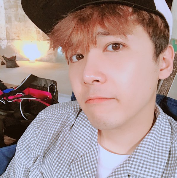 FTIslandFR_IG's tweet photo. [HONGSTAGRAM] 11.08.17

@.skullhong12 #NightGoblin #Maintenant #SansMaquillage #JeMeSuisDébarrassé #DeTout #Allez https://t.co/gVFIPUL16l