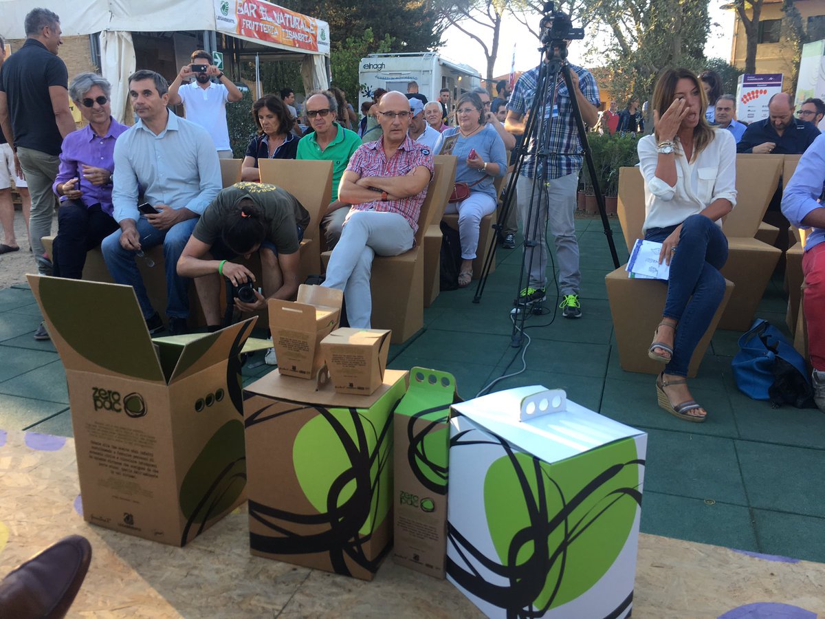 f_subioli's tweet photo. ZEROPAC: conferenza stampa a #festambiente2017 di presentazione del nuovo packaging https://t.co/AI6D8v7SGY