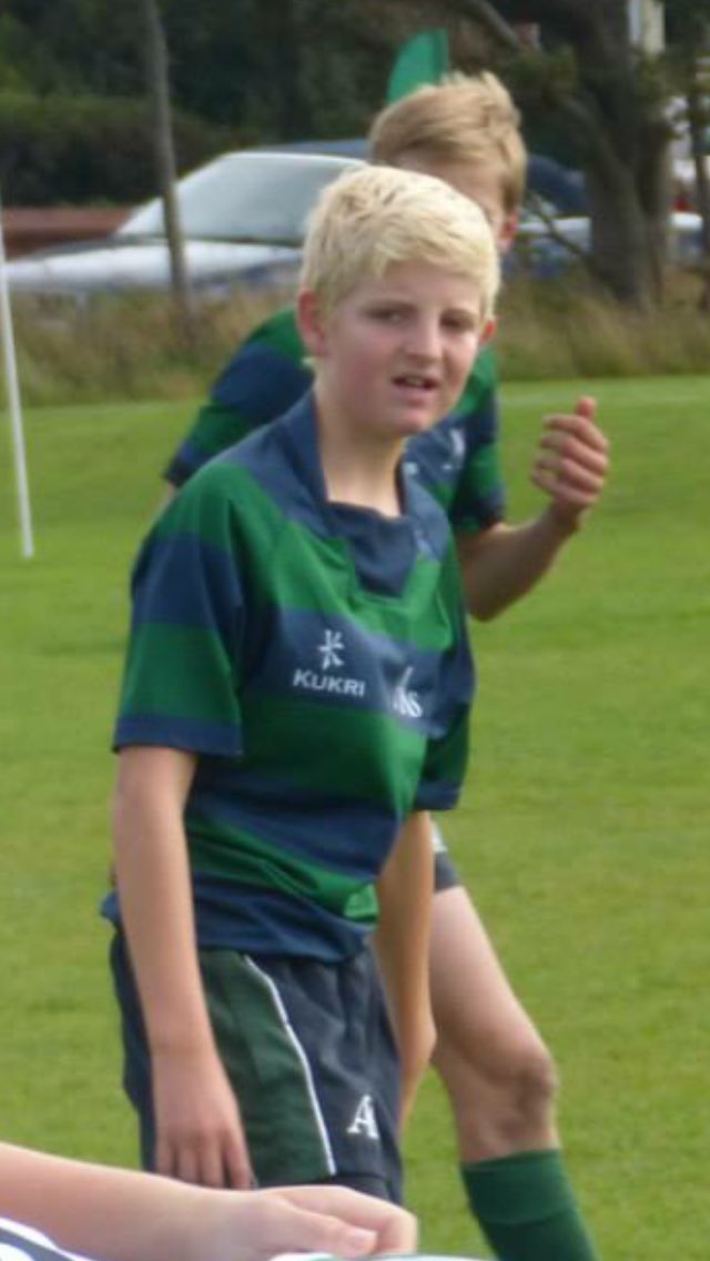 notfirstXV's tweet photo. Er @TheEllenShow is that you reppin AKS? #milkyway #armdefinition #creatine #2014wintersportswear #nevermadeatackle #poormansbenholmes #OAKS https://t.co/2b2pAex63P