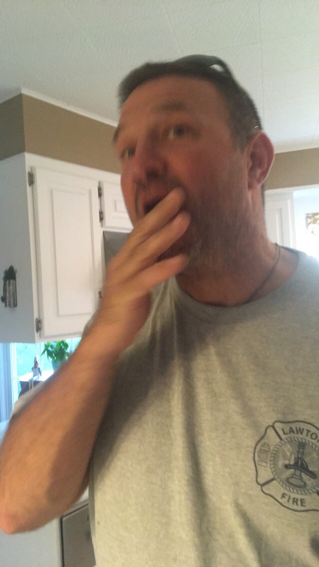 dailyjoshposts's tweet photo. *brownie label says "two-bite brownies"*
Dad: "I'll sue them" https://t.co/zaIaYG2UQZ