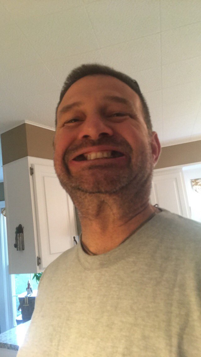 dailyjoshposts's tweet photo. *brownie label says "two-bite brownies"*
Dad: "I'll sue them" https://t.co/zaIaYG2UQZ