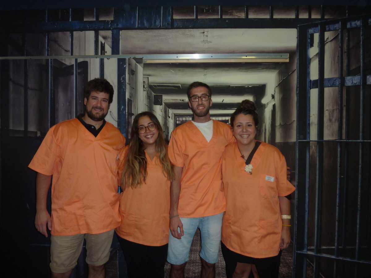 ALCATRAXCAPE's tweet photo. AbZ NEWS: La BANDA LOS TAMBORILEROS pasa a engrosar la lista de inquilinos del AGUJERO en #AlcatraX. El Alcaide está pletórico. https://t.co/AOedgDcbYN