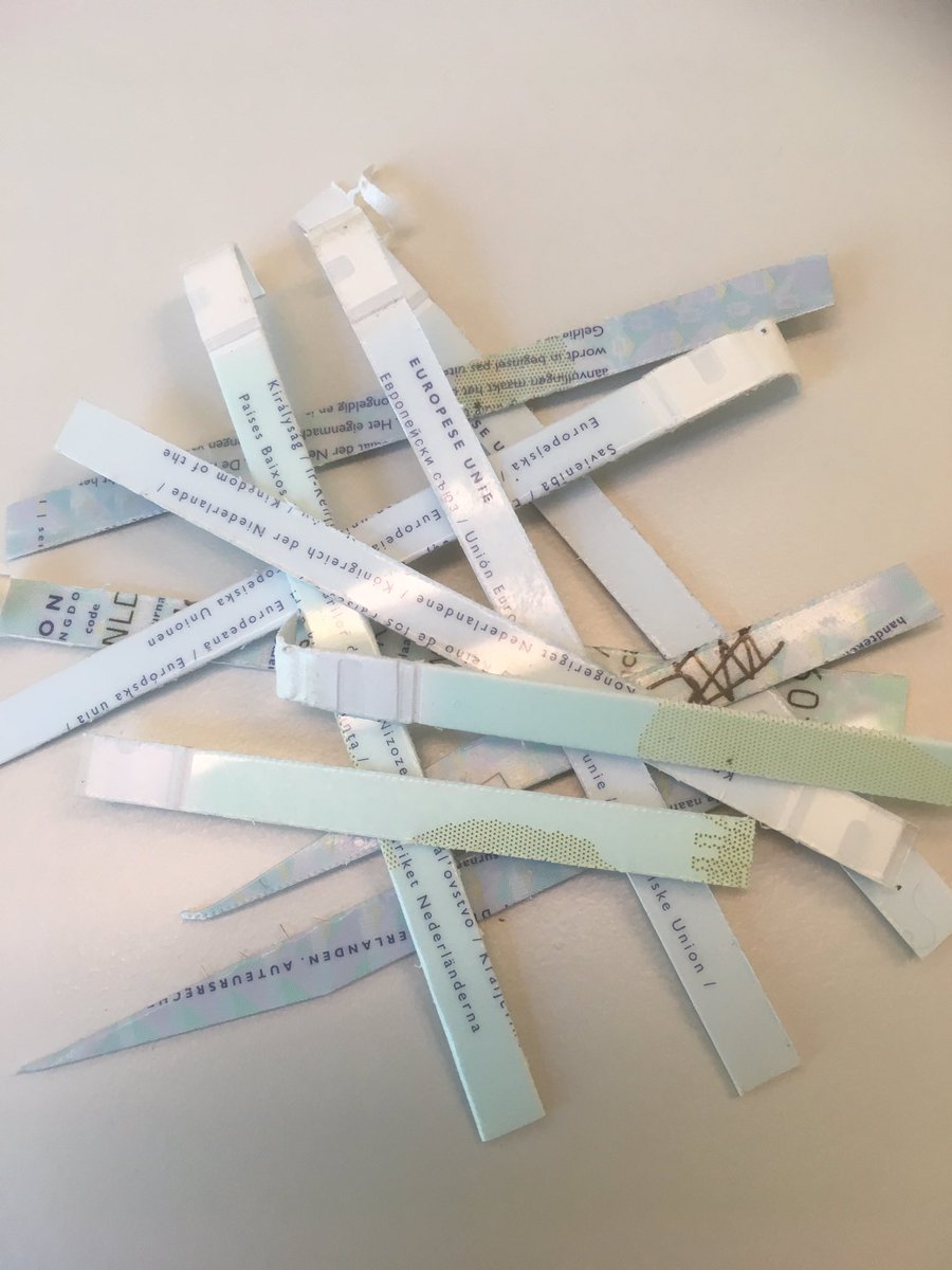 WAARSCHUWING! Leen je de id van vriend(in) om cafe/kroeg/dancing
binnen te komen? Dan is dit het gevolg voor id en boete voor jezelf!