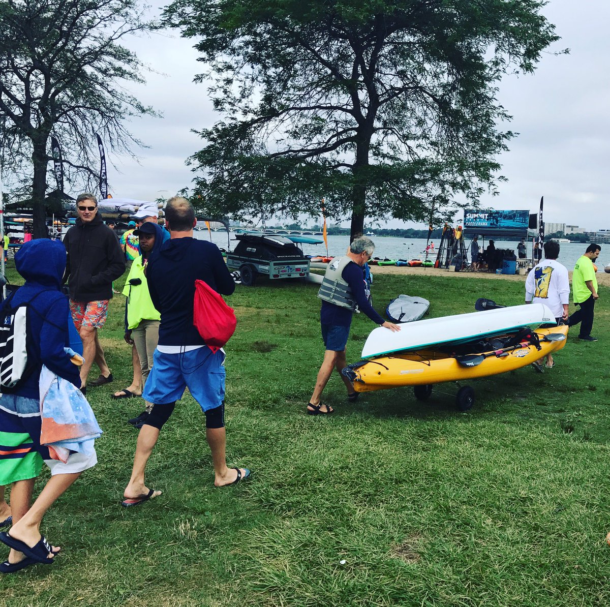 OABIDETROIT's tweet photo. Boats &amp; boards are filling up the beach - what a beautiful sight! #OABI2017 #paddledetroit https://t.co/Ba4pDuHUXn