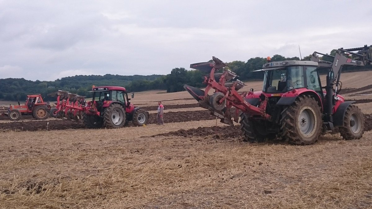 VautierPatrick1's tweet photo. Comice de Vailly #paysfort @Prefet18 l État attentif à l agriculture et monde rural cc @FDSEA_Cher @cg_18 https://t.co/lrqUgDpDA9