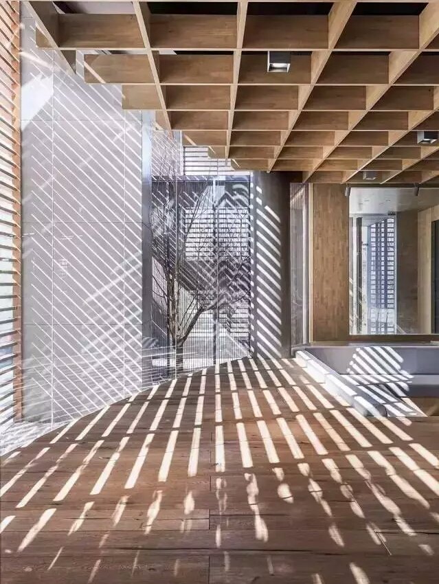 sunnyliu3012's tweet photo. #etchlighting Baoding Xinhua Bookstore designed by Zhang Xin &amp; Chen Yi,which won the #RedDotDesignAward2017, it may make you feel special. https://t.co/g1xCPp3nVk