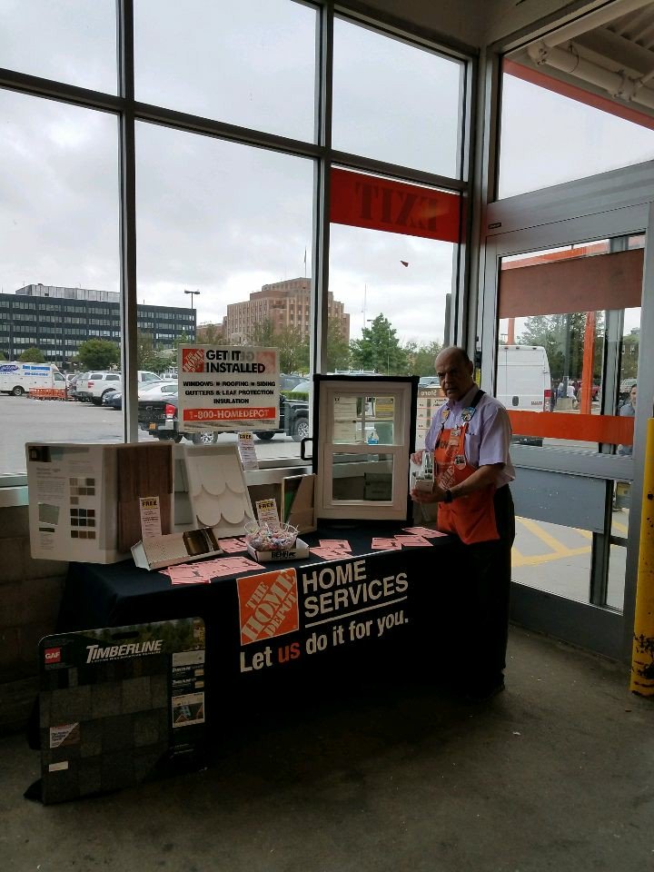 mikePellaNY's tweet photo. Don (HDE)nice neat display.  And look how sharp he looks! READY FOR business in @1274HomeDepot @LeeneyT @JruncoV #leadsinsaleswin https://t.co/iW4PBO0jmT