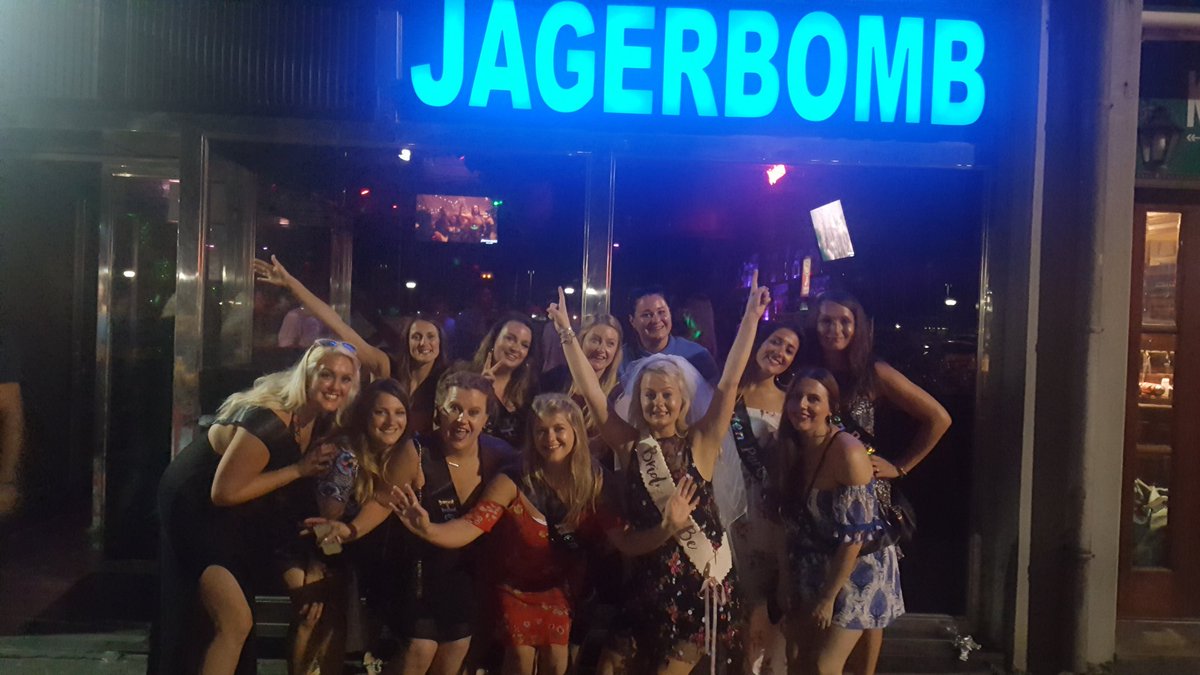 TheSpainEventT's tweet photo. #barcrawl #Barcelona with lovely girls @georgiemay_4 #HenDo @thespainevent https://t.co/oYGWIvSWqX