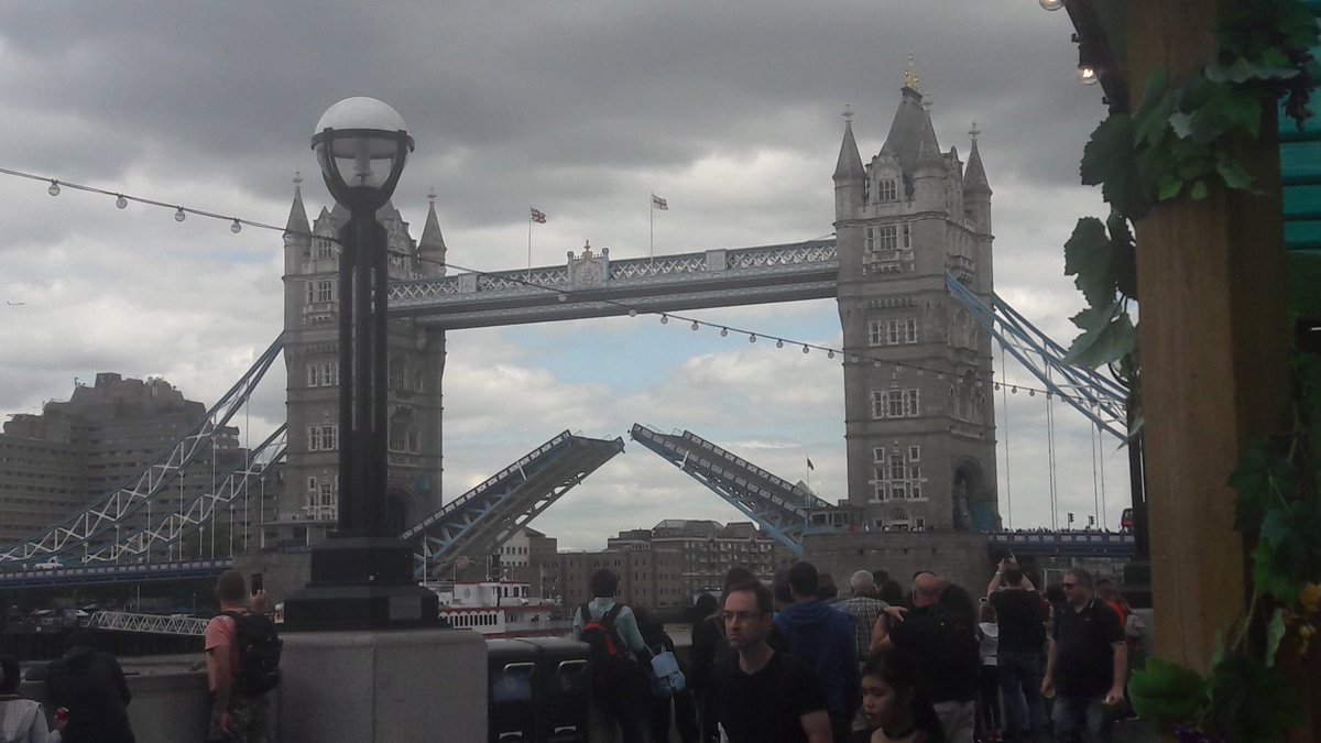chrispintstout's tweet photo. a day wandering around London keeping track of #LFC. #beerstops https://t.co/5ALUv2Sznd