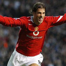 Who was better in the Premier League?

RT for Suarez🇺🇾
LIKE for Van Nistelrooy🇳🇱