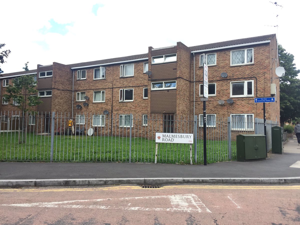 cockneyrebelx's tweet photo. Tale of 2 #Newhams...luxury housing & Robbing Wales's no expense spared vanity decorations...Deliberate managed decline of Council housing! https://t.co/npGDYZK3V1